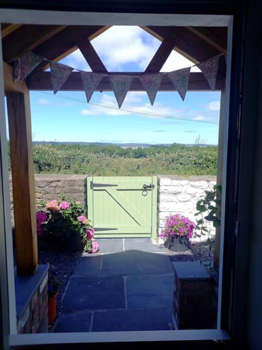 Cosy 2 Bed Cottage Between Snowdonia And The Sea Llandegai Buitenkant foto