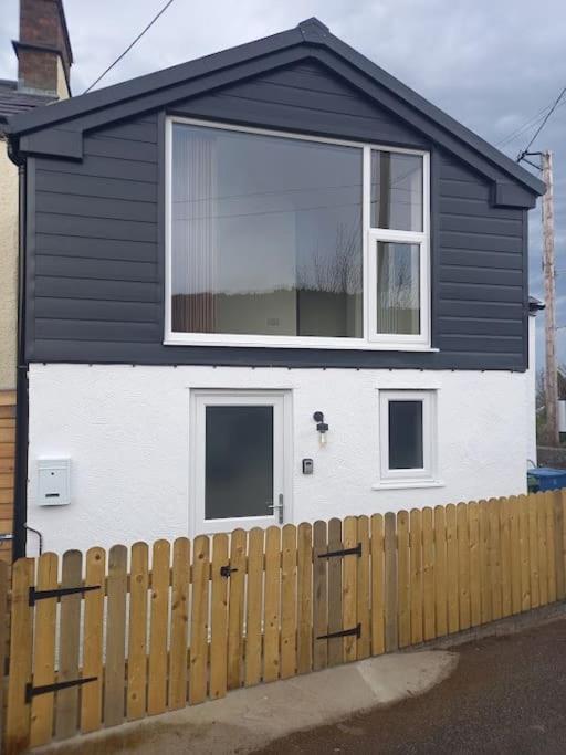 Cosy 2 Bed Cottage Between Snowdonia And The Sea Llandegai Buitenkant foto